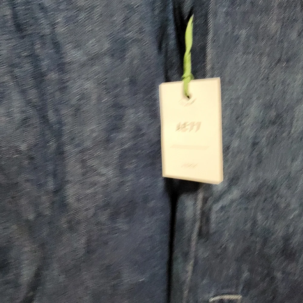 American Eagle AE77 Premium Lightweight Denim Button Down Shirt Large NWT! - Picture 4 of 8